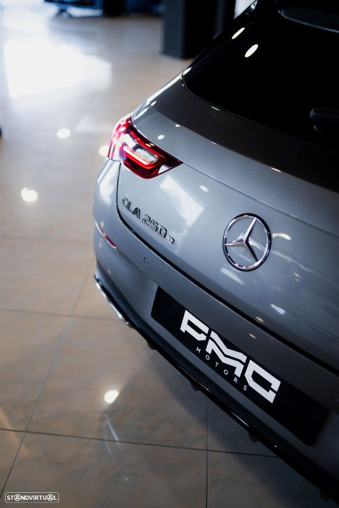 Mercedes-Benz CLA 250 e Shooting Brake AMG Line - 12