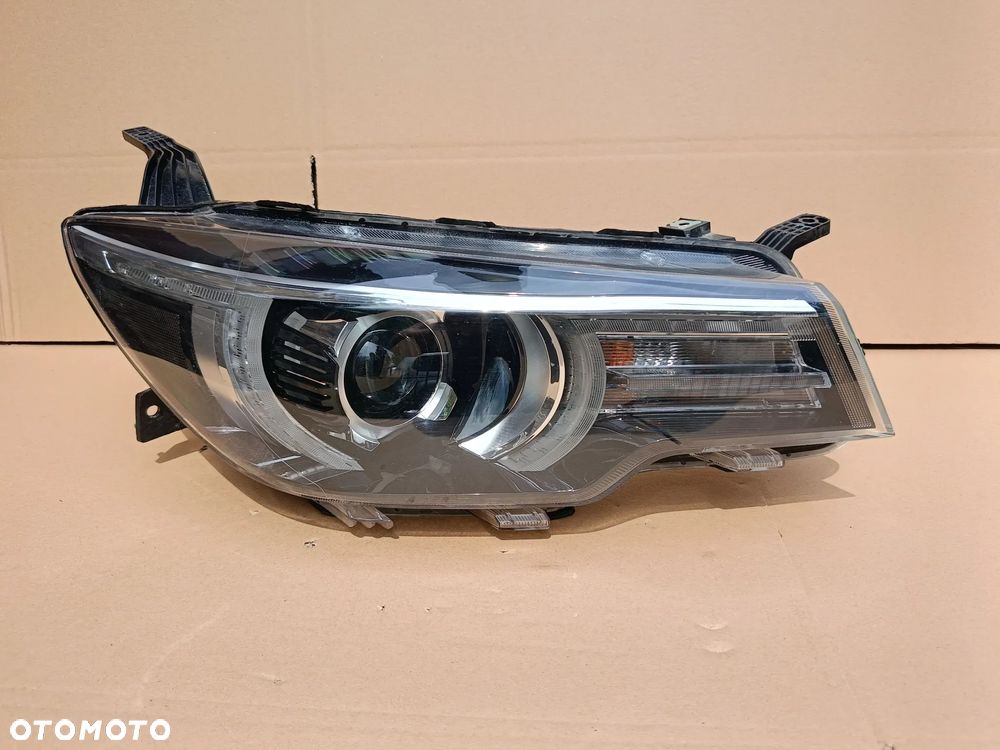Lampa przednia prawa MG ZS soczewka 10266528 reflektor 81051-110S40