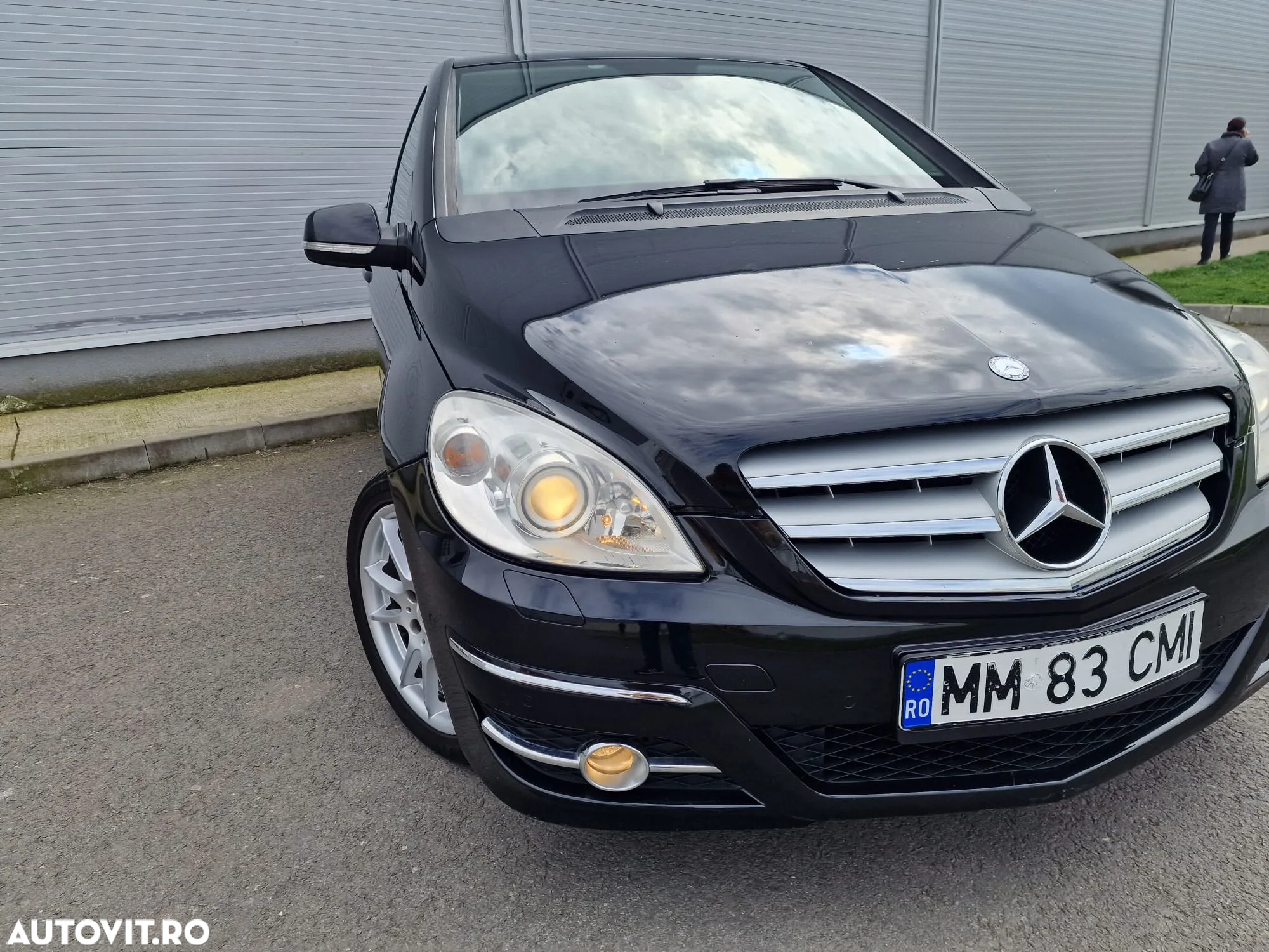 Mercedes-Benz B - 32