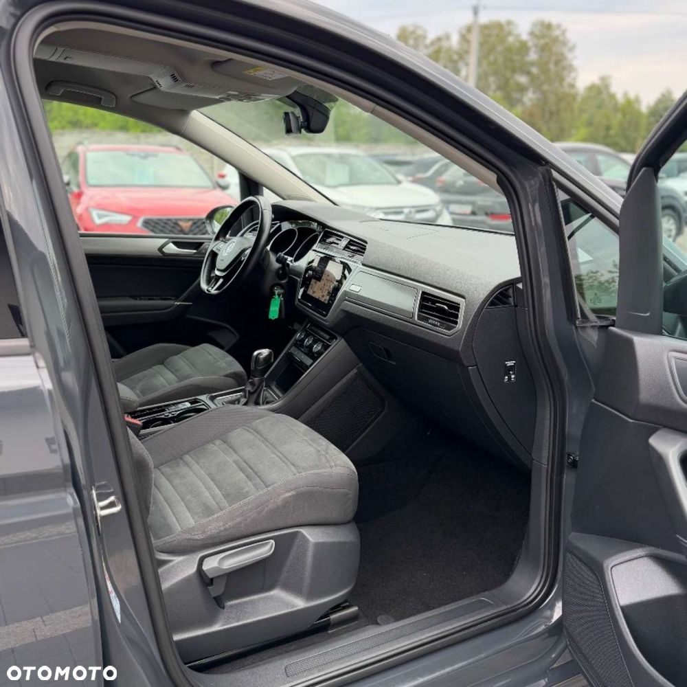 Volkswagen Touran - 32