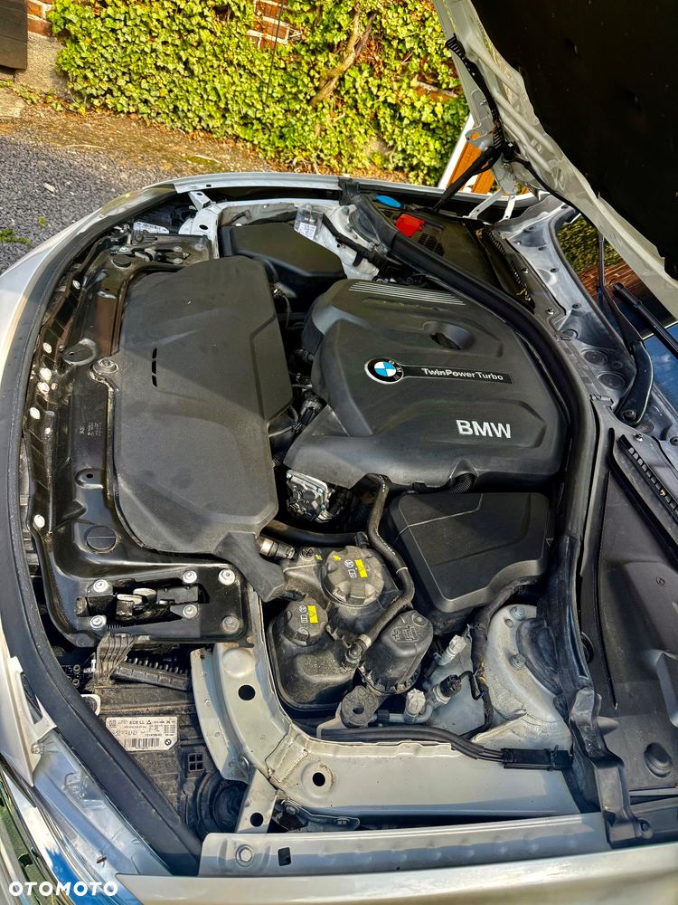 BMW Seria 3 330i Edition M Sport Shadow - 14