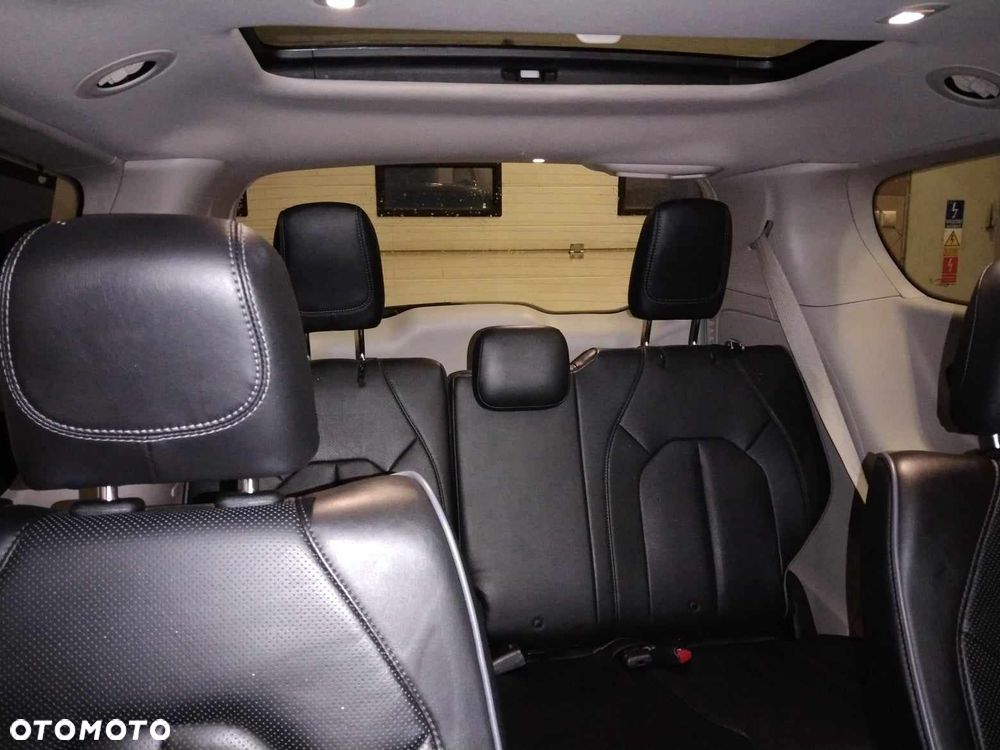 Chrysler Pacifica - 8