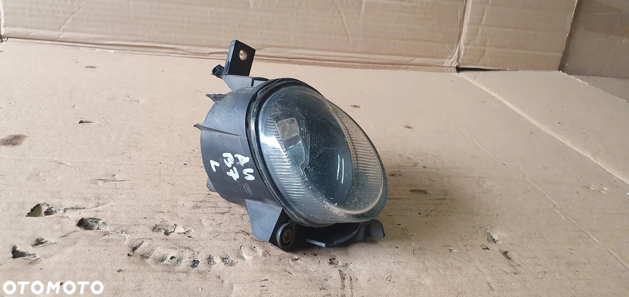 Halogen lewy przód przedni Audi A4 B7 8E0911699C - 4