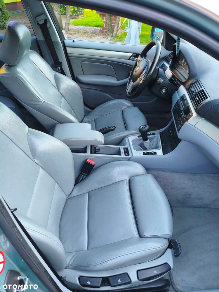 BMW Seria 3 330i - 23