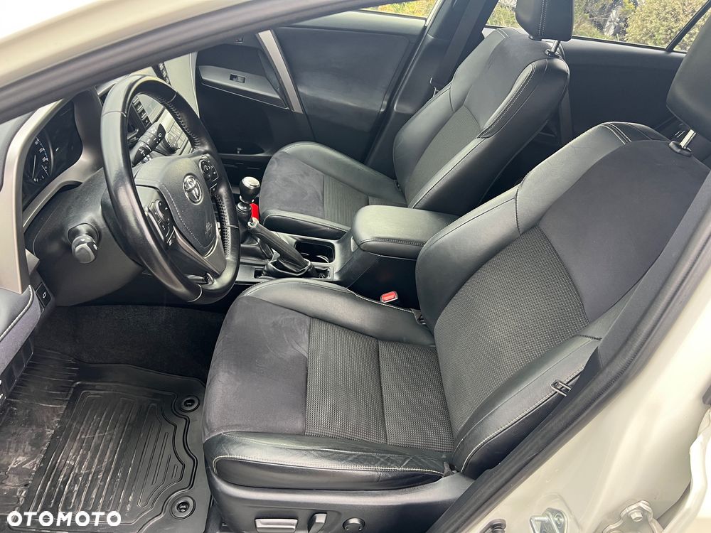 Toyota RAV4 2.0 D-4D 4x2 Start-Stop Executive - 34