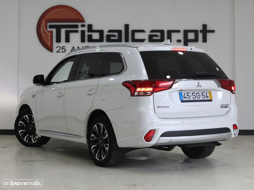 Mitsubishi Outlander - 2