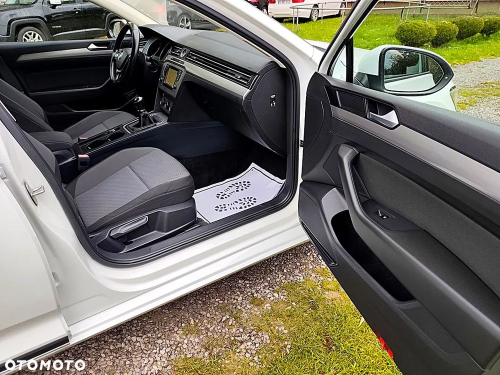 Volkswagen Passat Variant 1.6 TDI (BlueMotion Technology) Comfortline - 23