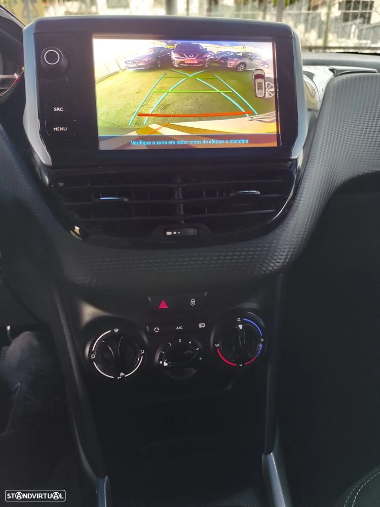 Peugeot 2008 1.6 BlueHDi Style - 30