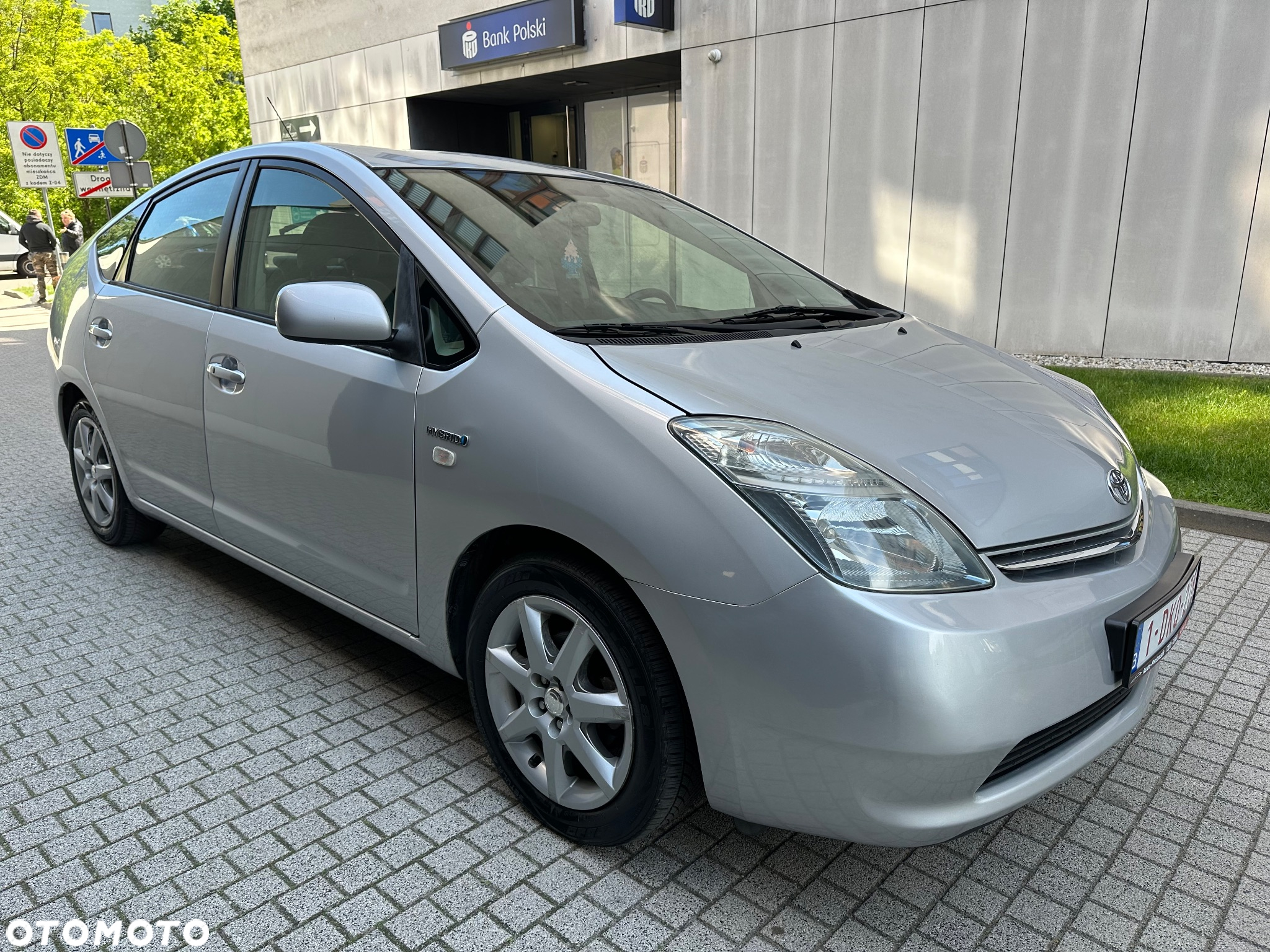 Toyota Prius (Hybrid) - 6