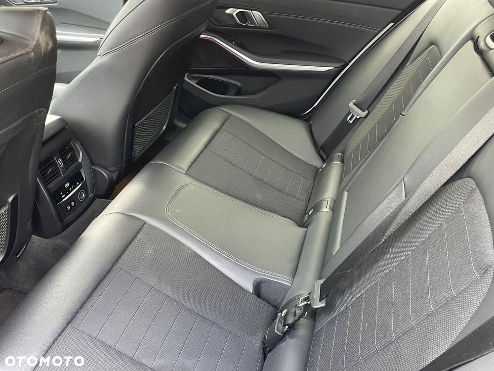 BMW Seria 3 318d Sport Line Shadow - 13