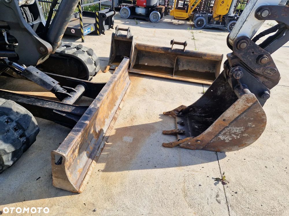 Bobcat E 45 jak Kubota Cat Wacker R361 - 13