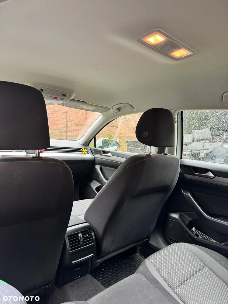 Volkswagen Passat - 9