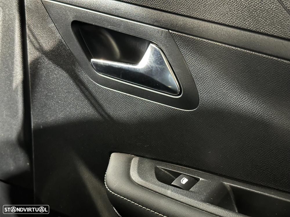 Peugeot e-208 51 kWh Allure - 23