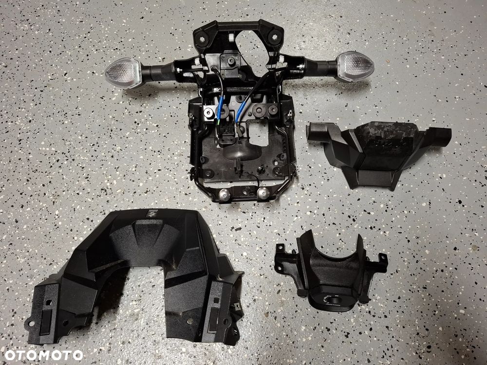 Suzuki GSXS 1000 950 gsx-s stelaż owiewka wypełnienie