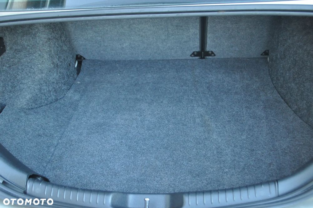 Ford Mondeo 1.8 Ghia - 10