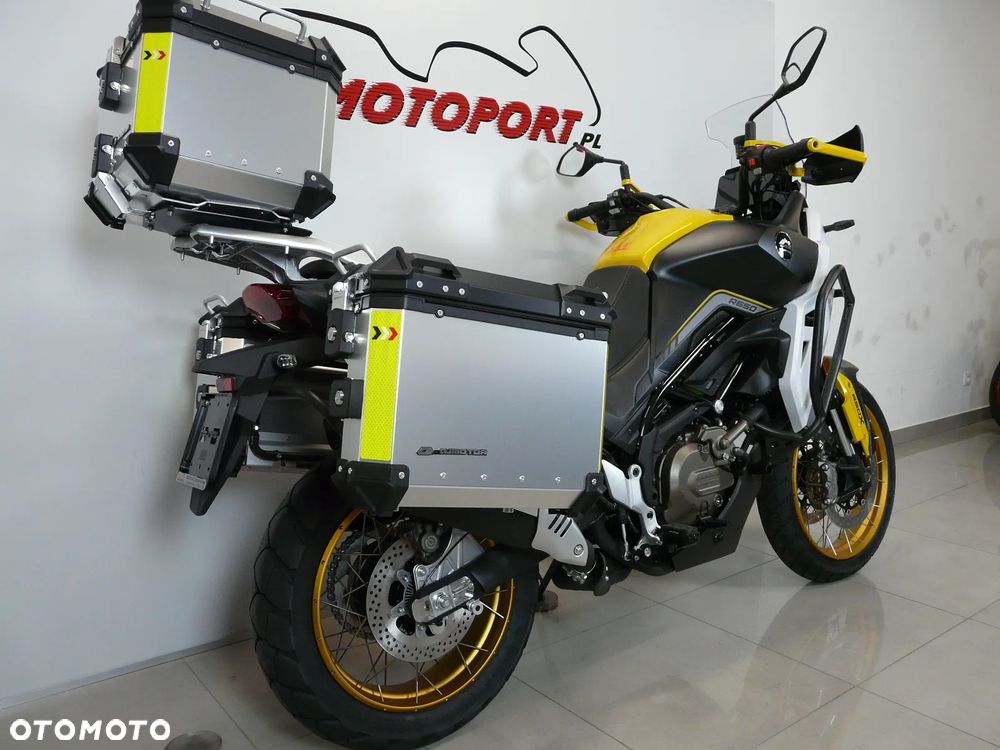 QJMOTOR SVT 650X - 3