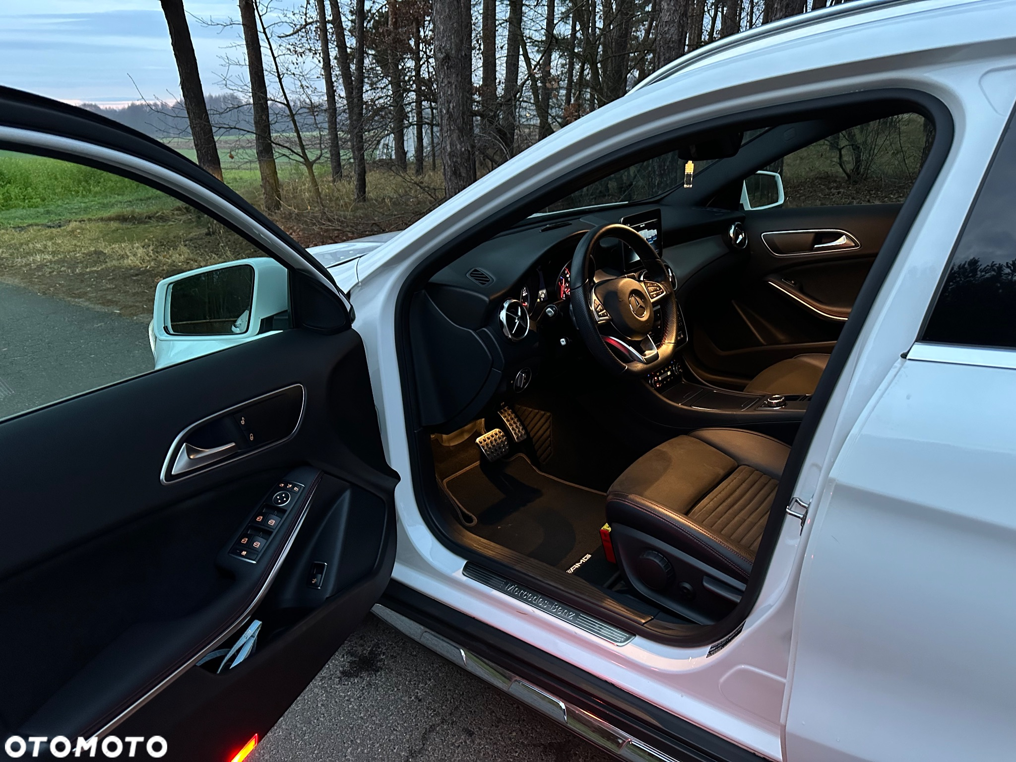Mercedes-Benz GLA 200 7G-DCT AMG Line - 32