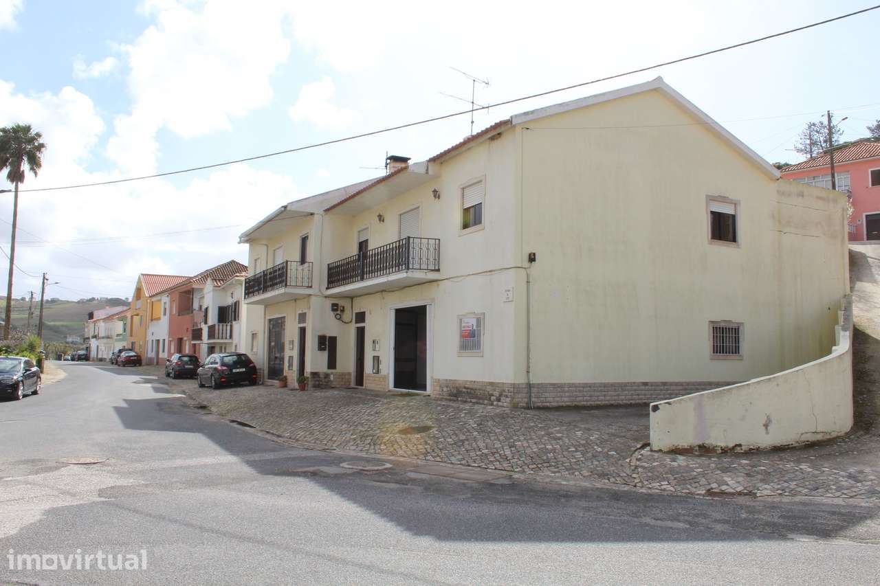 Espaço comercial em Paúl com 134m² + 38m² de estacionamento - Grande imagem: 2/23