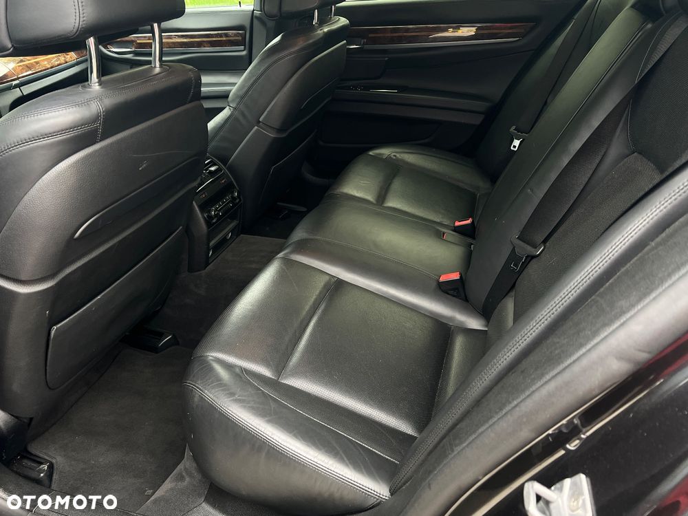 BMW Seria 7 740i - 11