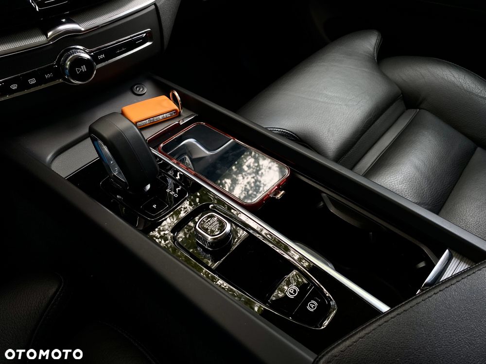 Volvo XC 60 B4 B R-Design - 13