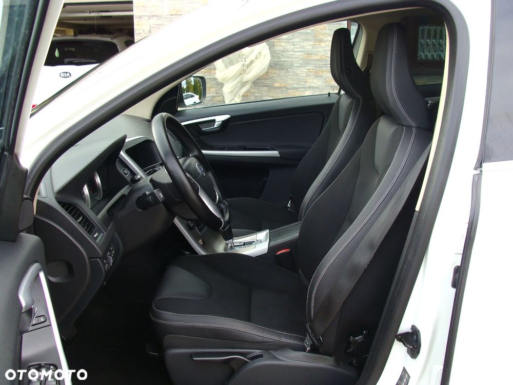 Volvo XC 60 D5 AWD Momentum - 9