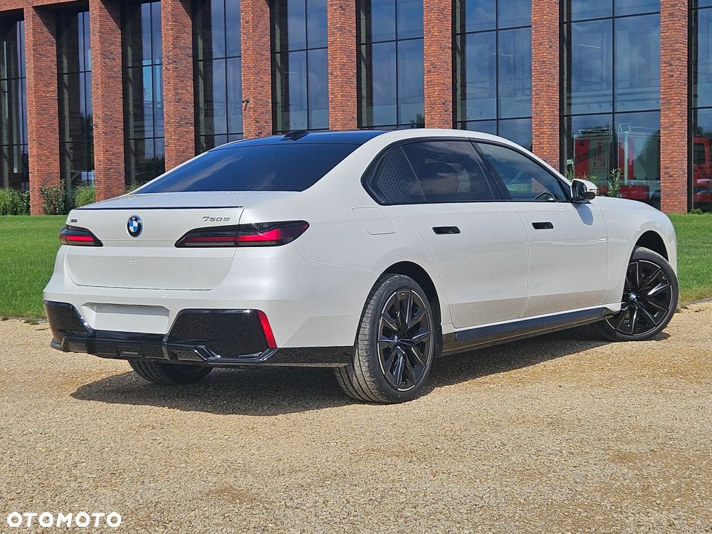 BMW Seria 7 750e PHEV xDrive M Sport sport - 7