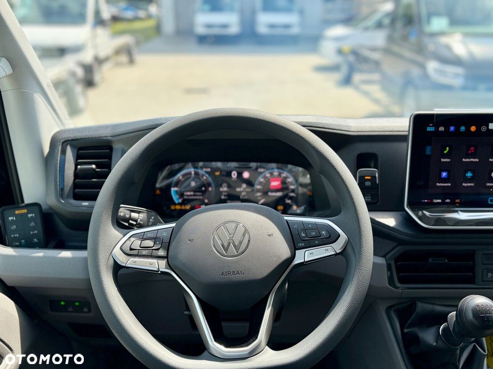 Volkswagen Crafter 35 Podwozie z pojedynczą kabiną silnik: 2,0 l EU6 SCR 177 KM / skrzynia biegów: Przedni napęd manualna 6-biegowa rozstaw osi: 4490 mm - 15