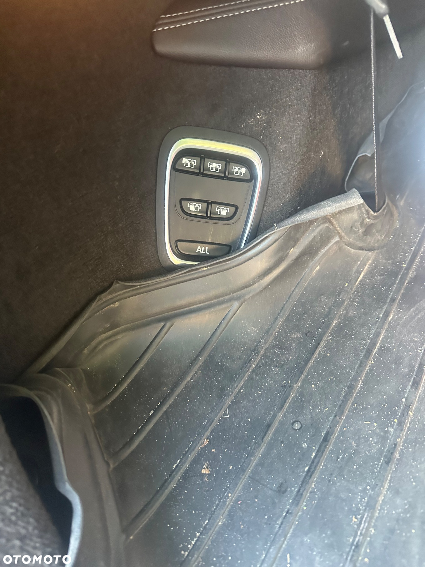 Renault Espace 1.6 dCi Energy Initiale Paris EDC 7os - 18