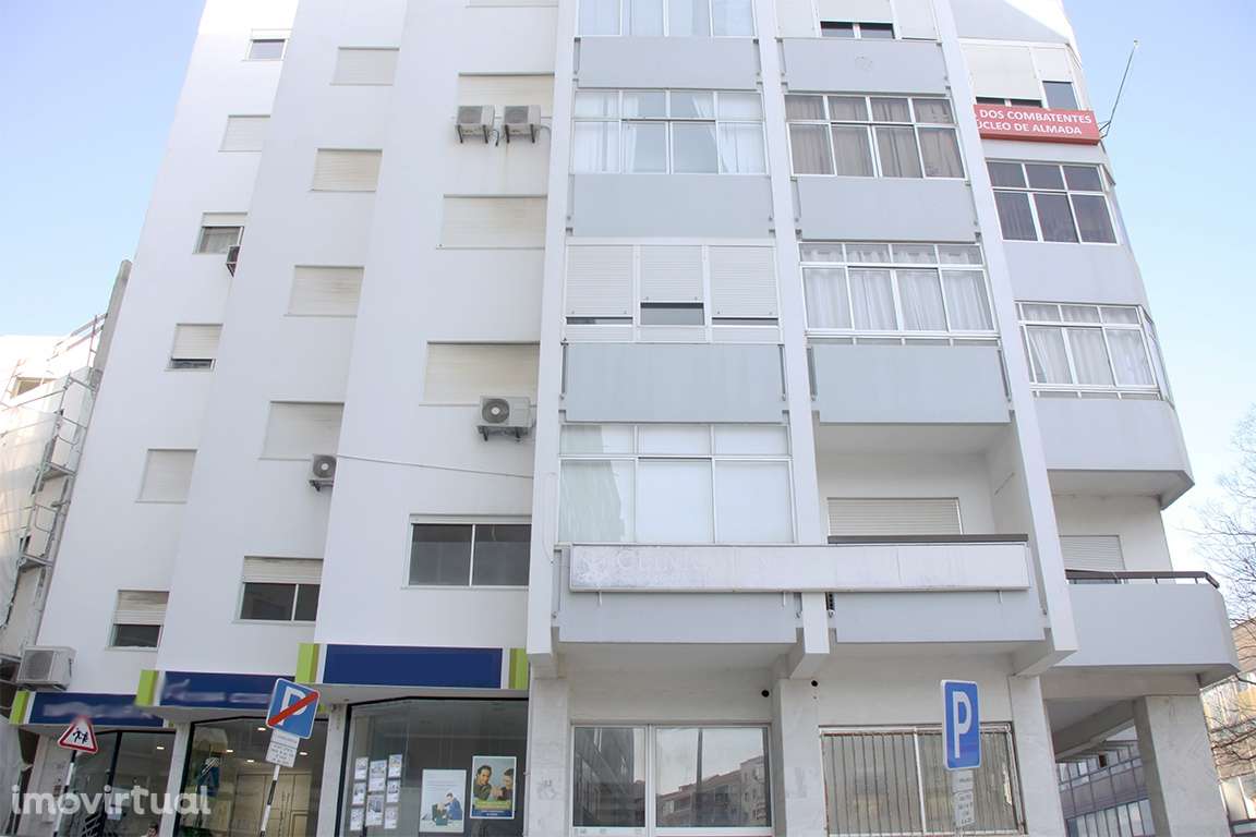 Consultório Médico >=T10 Venda em Almada, Cova da Piedade, Pragal e Ca - Grande imagem: 2/12