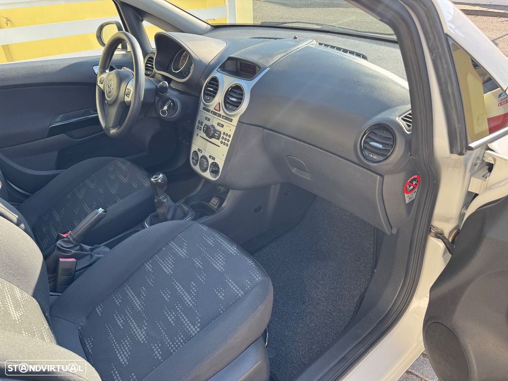 Opel Corsa 1.2 Cosmo - 43