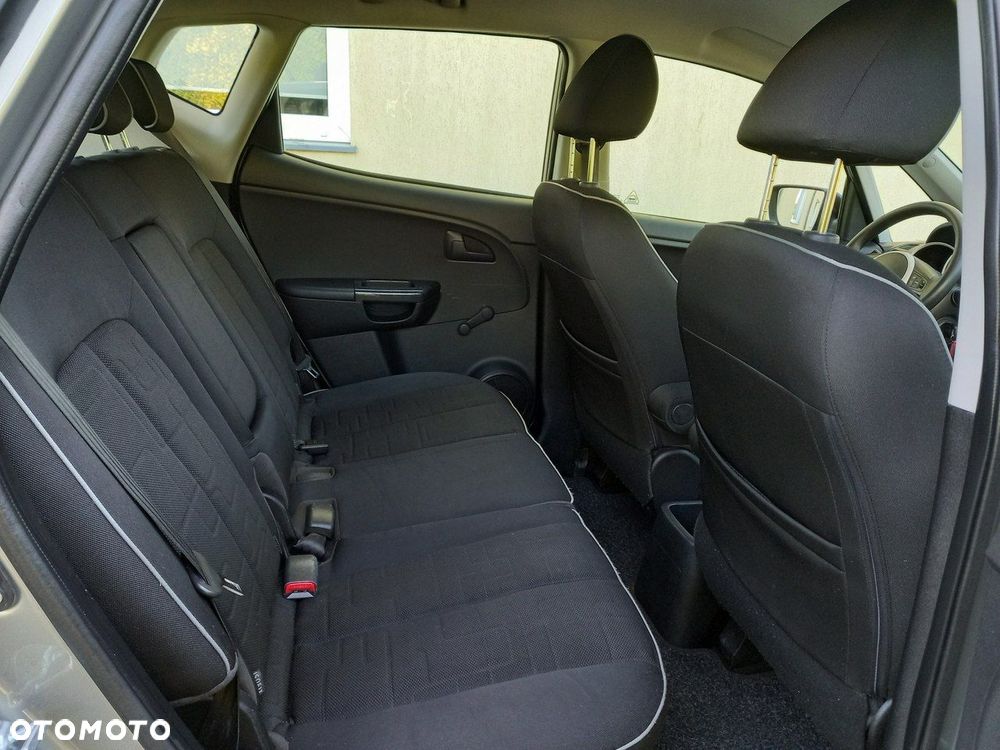 Kia Venga - 21