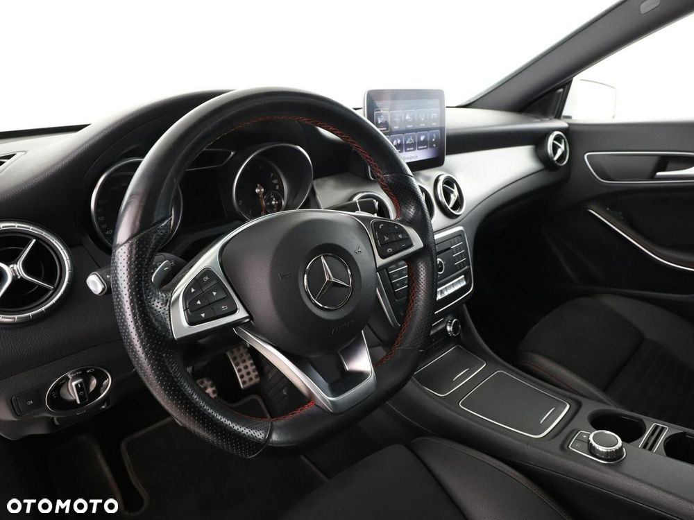 Mercedes-Benz CLA 180 7G-DCT AMG Line - 15