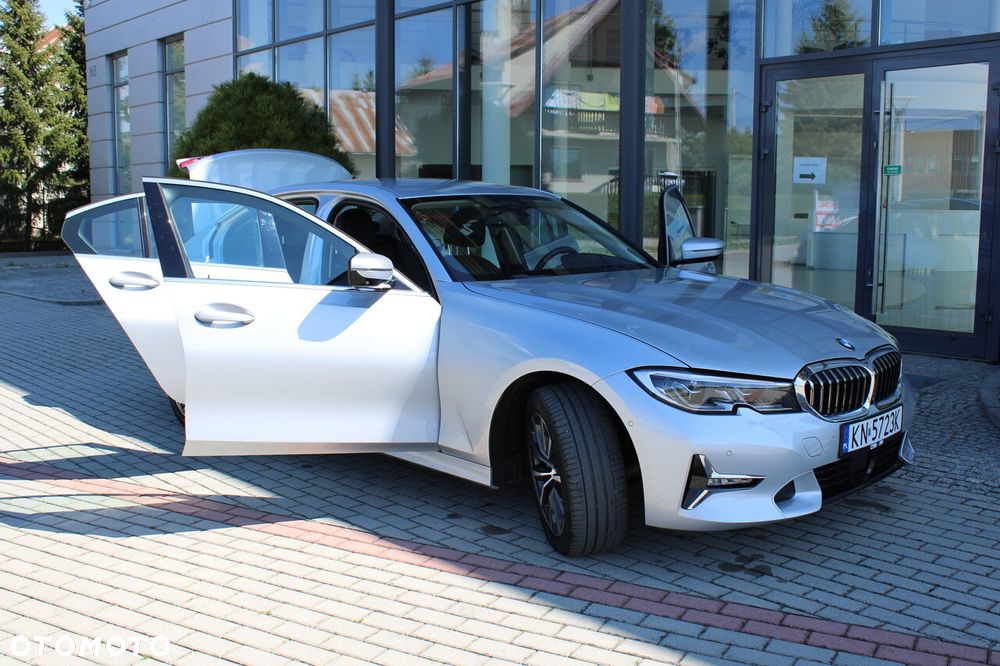 BMW Seria 3 330i Sport Line - 15
