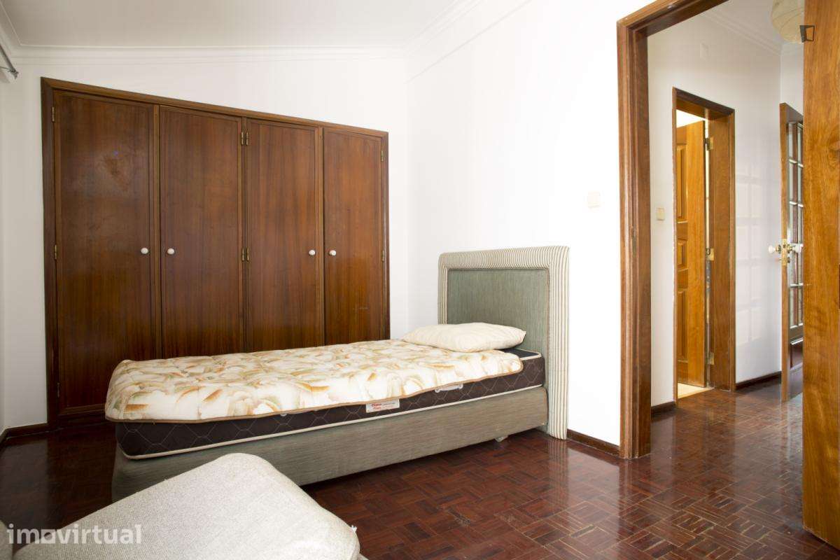 Quarto - localizado em Algés Lisbon - Grande imagem: 3/6