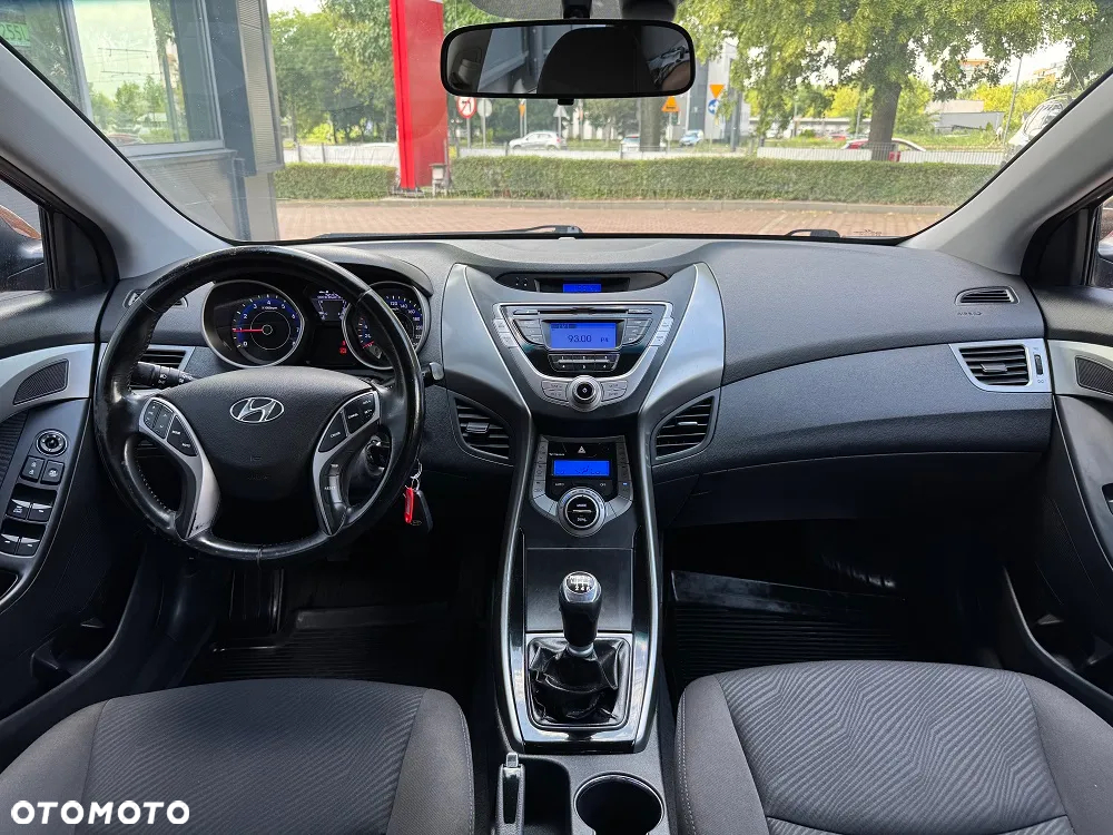 Hyundai Elantra 1.6 Comfort - 10