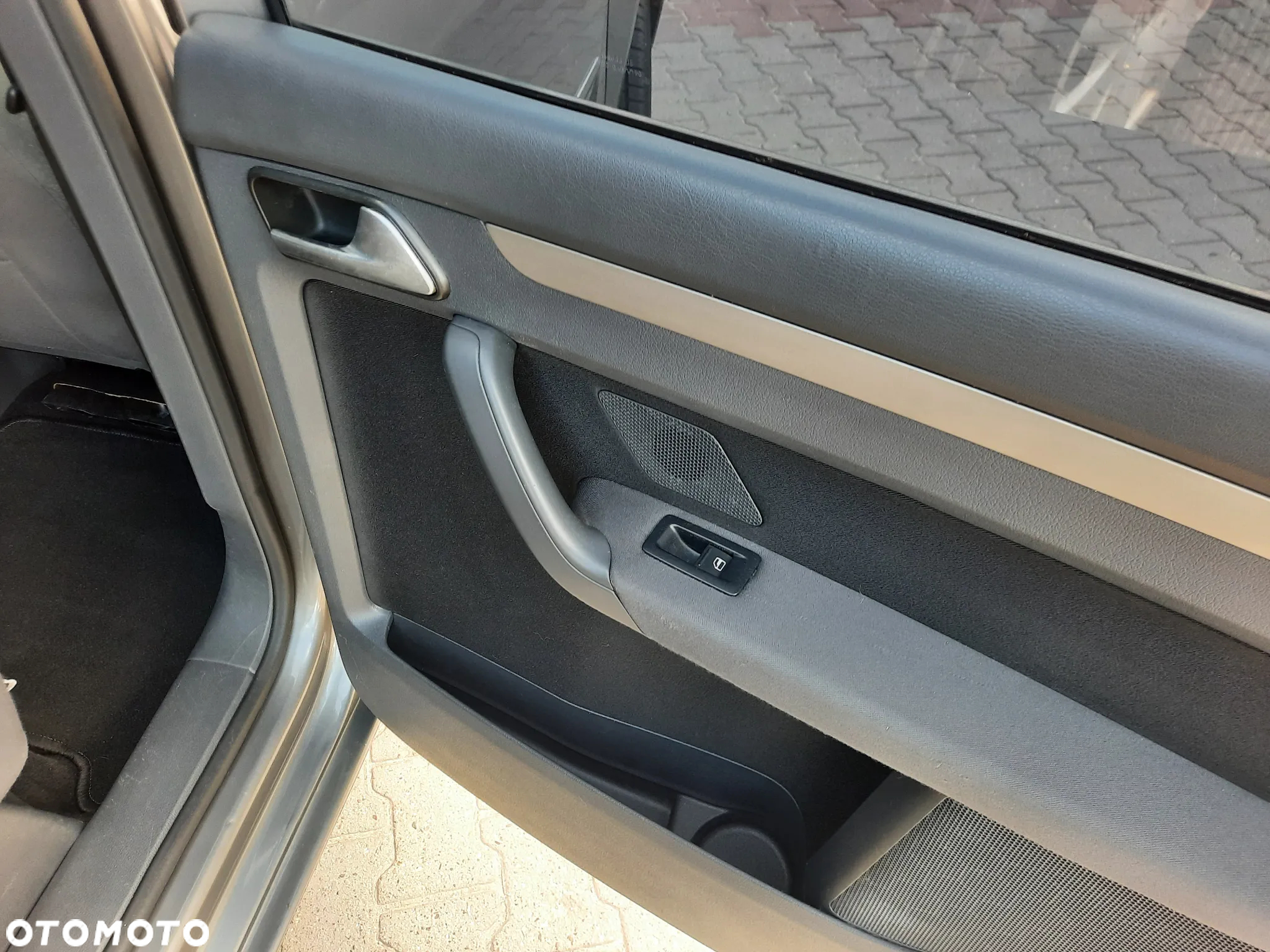 Volkswagen Touran 1.9 TDI Conceptline - 17