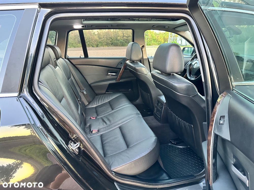 BMW Seria 5 525d - 29