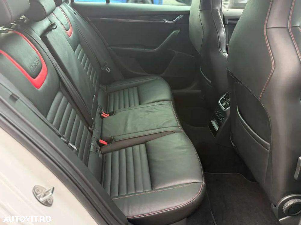 Skoda Octavia Combi 2.0 TDI (Green tec) DSG RS - 27