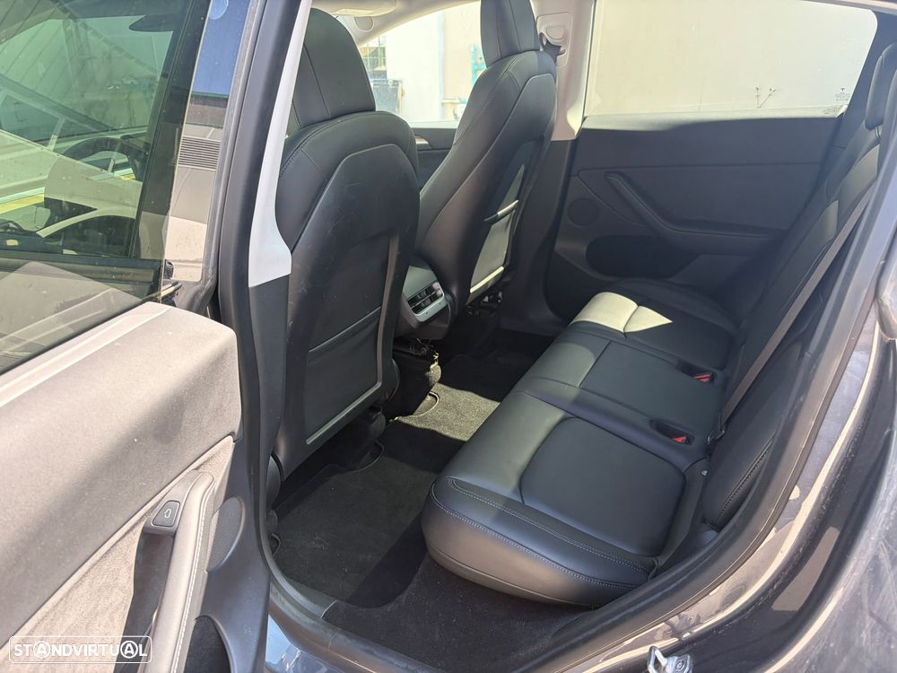 Tesla Model Y Long Range Dual Motor AWD - 4