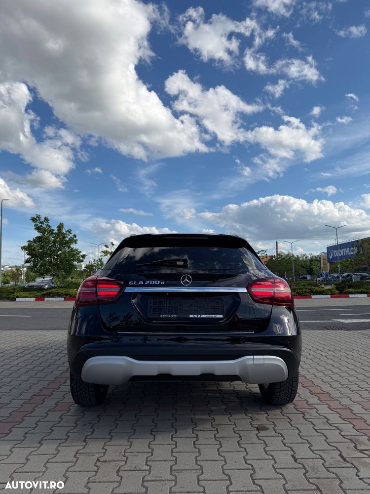 Mercedes-Benz GLA 200 d 4MATIC Aut. - 3