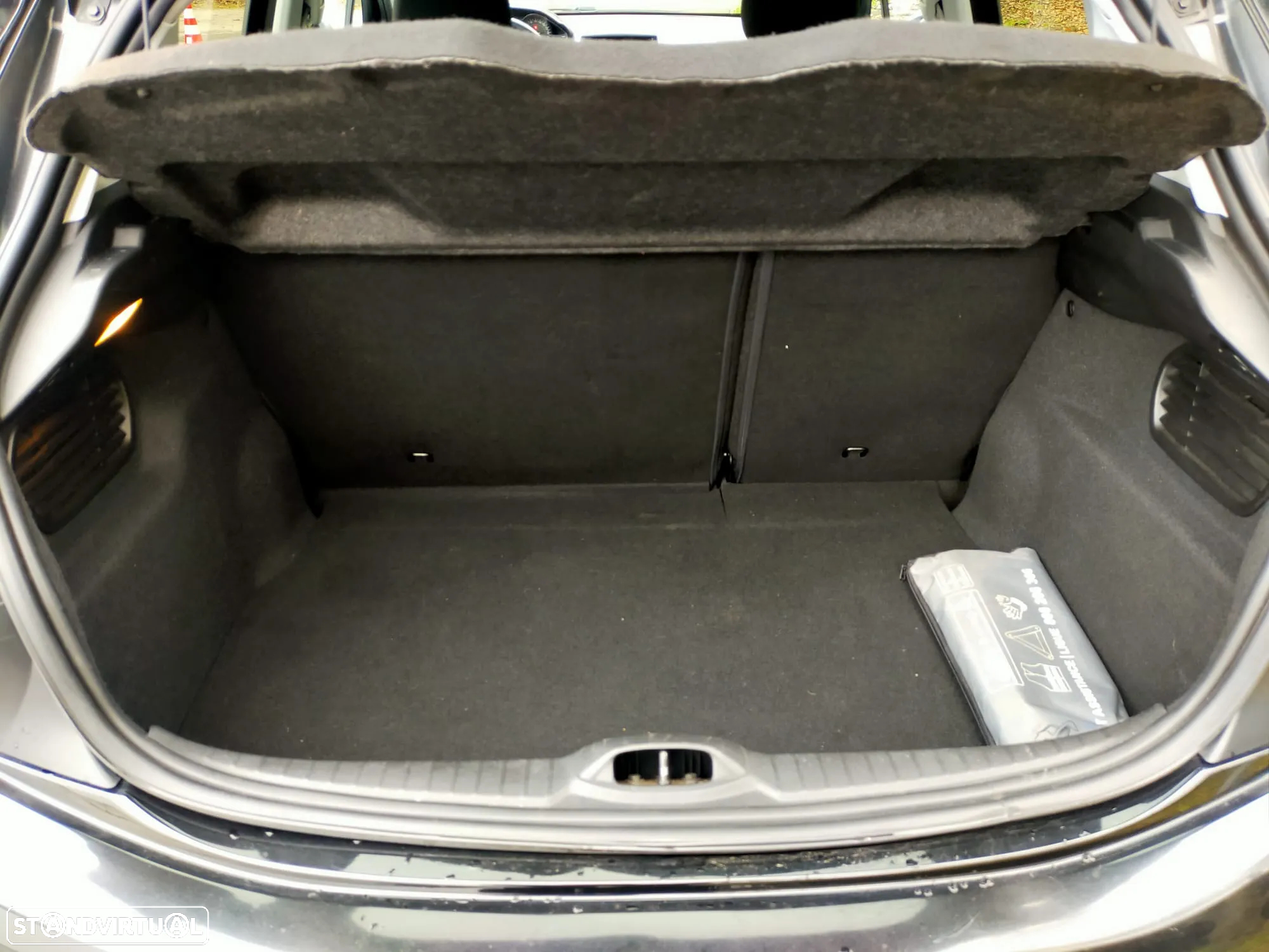 Peugeot 208 1.6 BlueHDi Style - 21