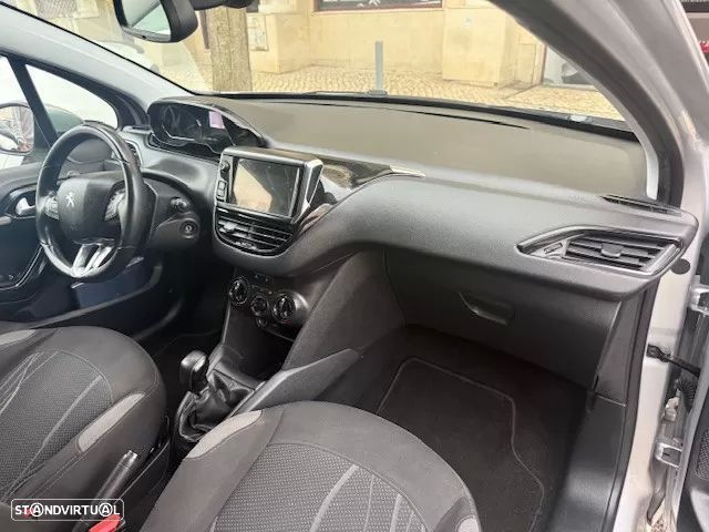 Peugeot 208 1.2 PureTech Style - 18