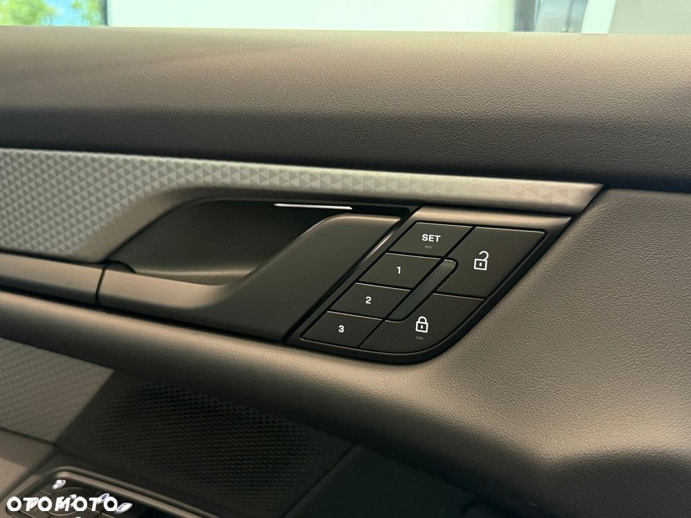 Porsche Taycan - 16