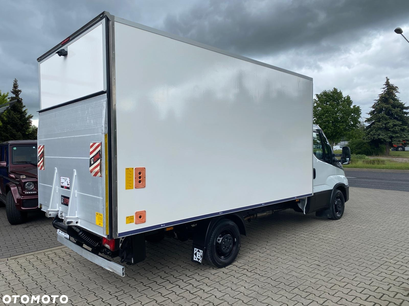 Iveco DAILY 35-160 HI-MATIC KONTENER 8EP CHŁODNIA THERMO KING WINDA ZEPRO - 9