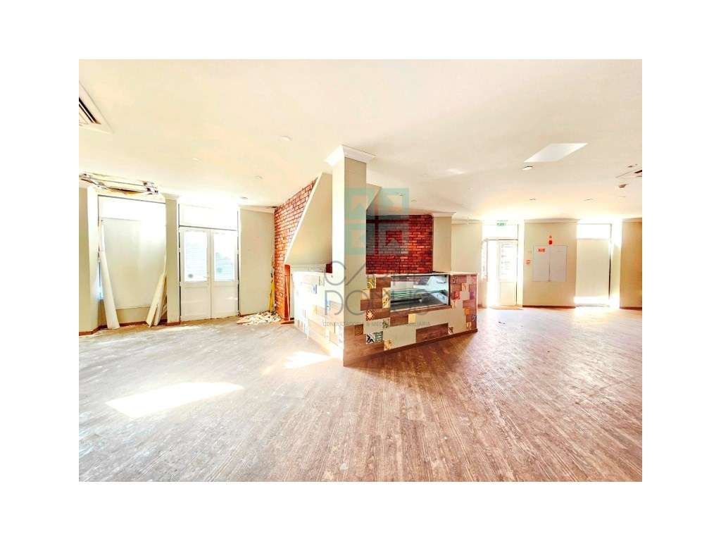 Prédio com 1 loja e 5 apartamentos, no centro de Oeiras - Grande imagem: 5/60