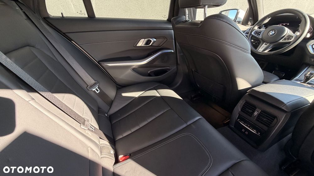BMW Seria 3 320d xDrive M Sport Shadow - 25
