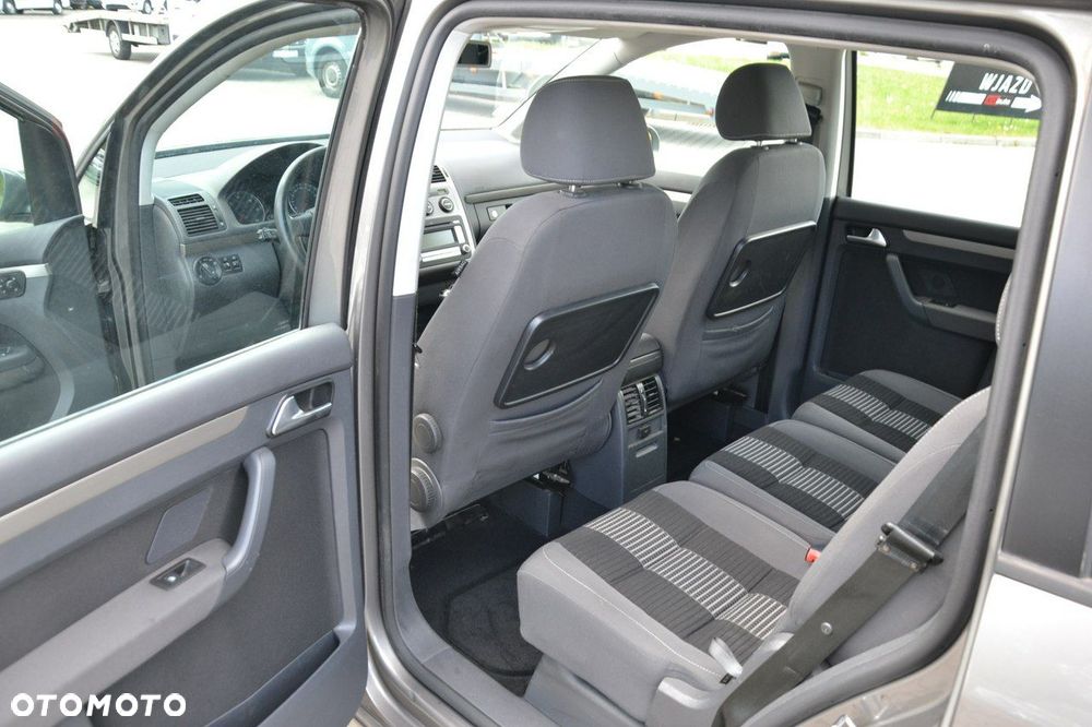 Volkswagen Touran - 20