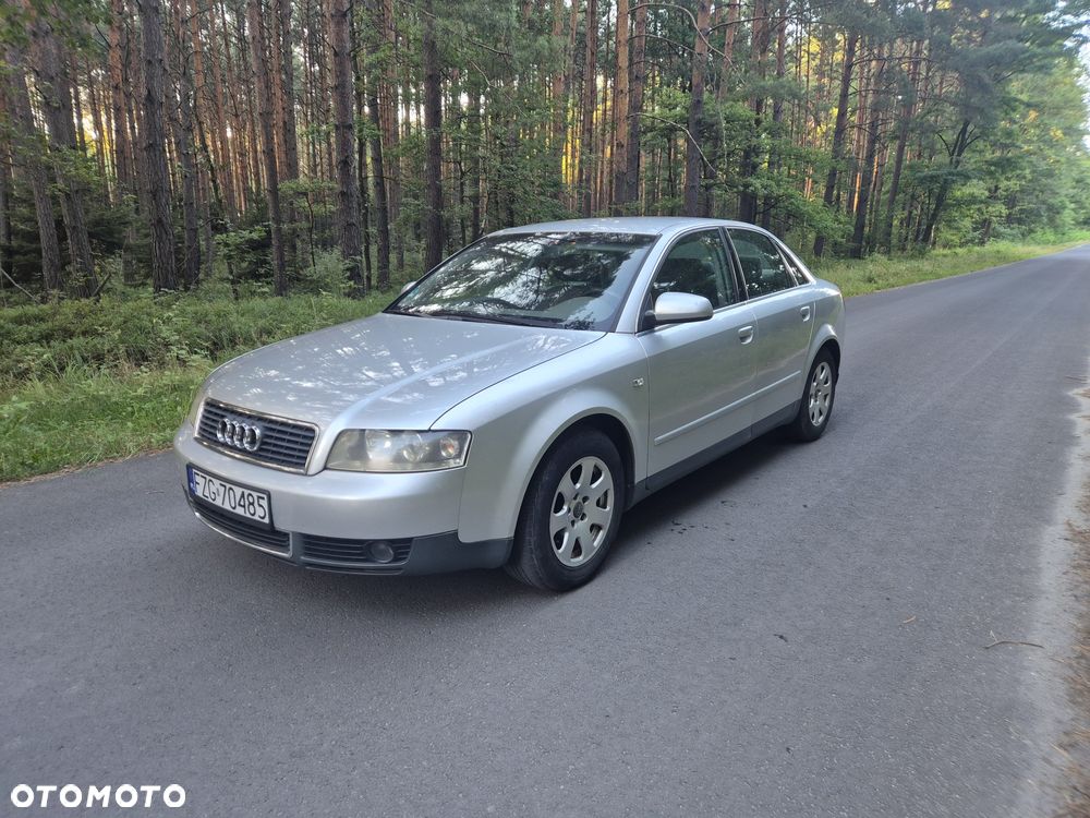 Audi A4 Limousine - 1