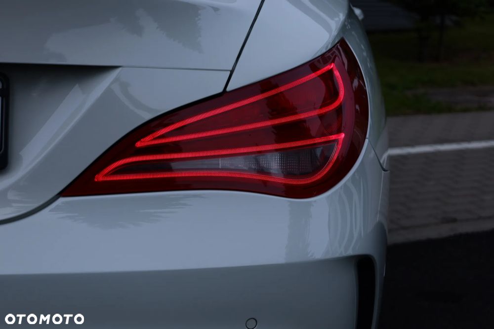 Mercedes-Benz CLA 180 AMG Line - 15