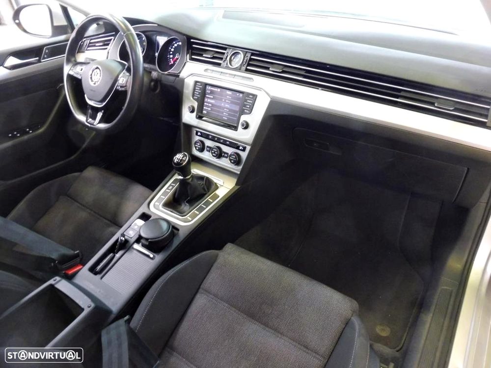 VW Passat Variant 1.6 TDI Confortline - 9